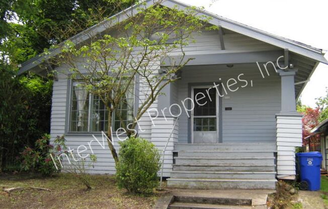 2 Bedroom Home in the Alberta area with Tons of Charm & Basement!!!!!