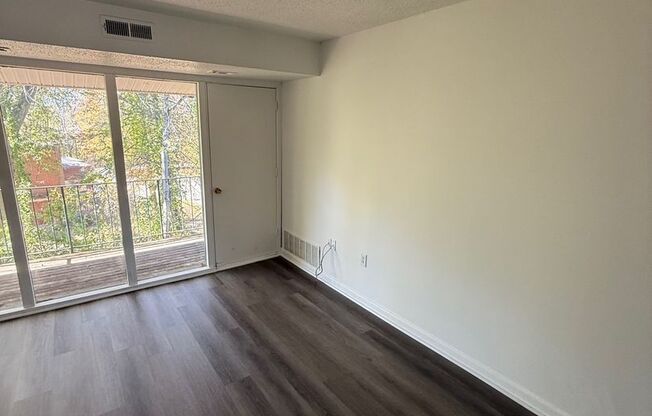 2 beds, 1 bath, 850 sqft, $845, Unit Apt. 42