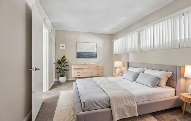 1 bed, 1 bath, 750 sqft, $2,560, Unit 12