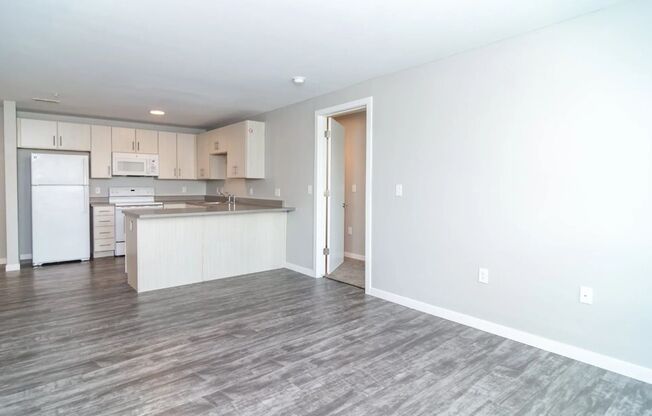 1 bed, 1 bath, 670 sqft, $900, Unit 322