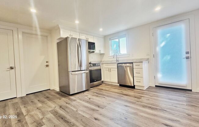 Modern 1 Bed, 1 Bath in Prime Roosevelt Location
