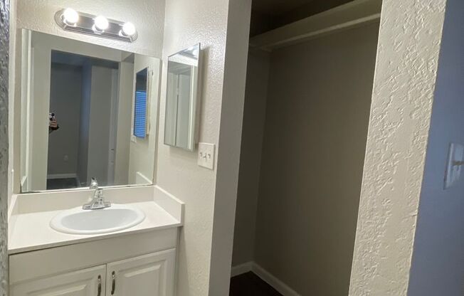 Studio, 1 bath, 500 sqft, $895, Unit 204