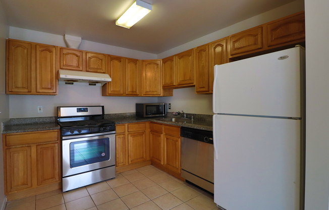 3 beds, 2 baths, $4,650