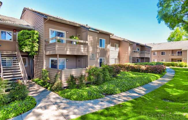 Courtyard With Green Space at The Seasons Apartments, San Ramon, CA, 94583