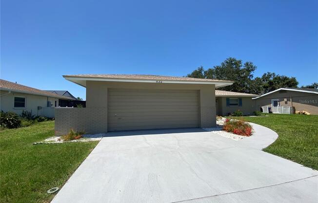 832 S GONDOLA DR