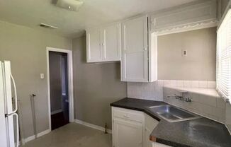 3 beds, 1 bath, $1,200, Unit 1