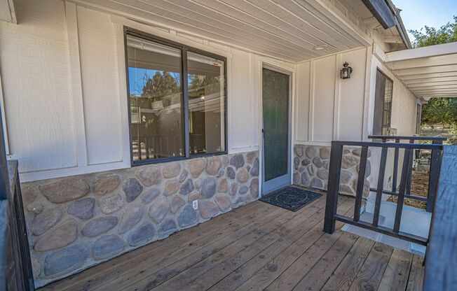 2 Bedroom Single Story in Santa Clarita.