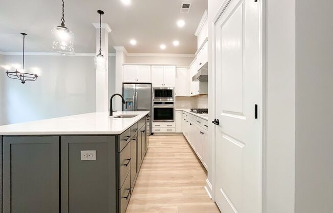 3 beds, 2.5 baths, $2,800