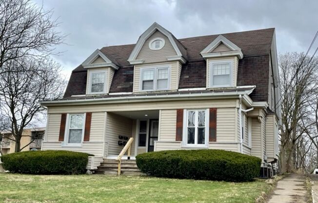 PERFECT 1 Bedroom Move-In Ready!