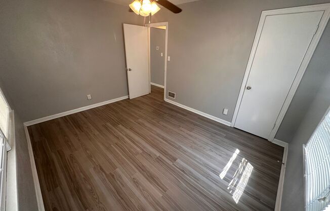 3 beds, 1 bath, $1,095, Unit 6004