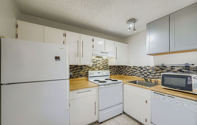 Move-In Ready 1-Bed Near Campus ***Application fee reimbursed and admin fee waived!***