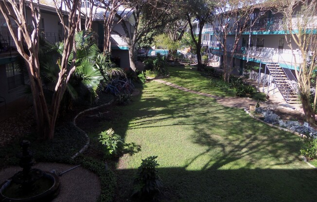 Courtyard Condo located between South 1st & South Congress