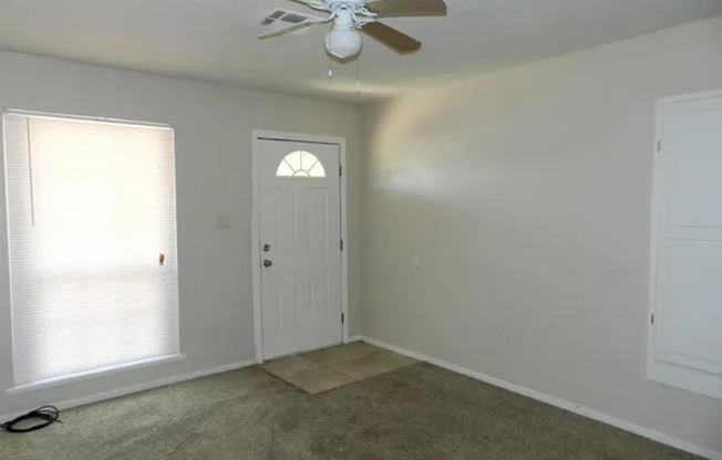 3 beds, 2 baths, $1,100