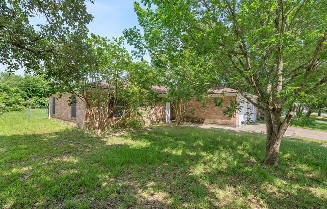 August 2026 Pre-Lease! Beautiful 3 Bed, 2 Bath House with Covered Patio!