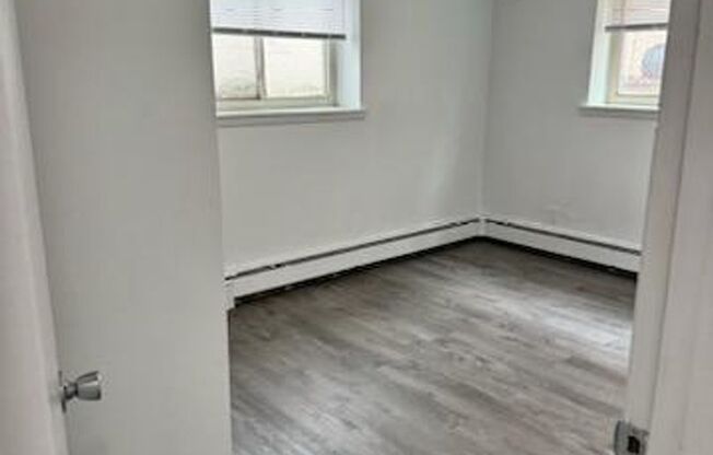 2 beds, 1 bath, 783 sqft, $850, Unit 12