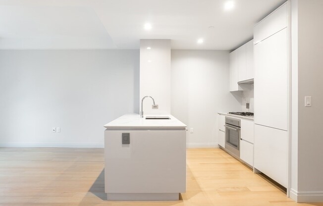 1 bed, 1 bath, 696 sqft, $5,375, Unit 707