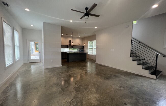 221 N AVE