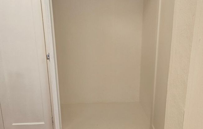 Studio, 1 bath, 337 sqft, $1,249, Unit 25
