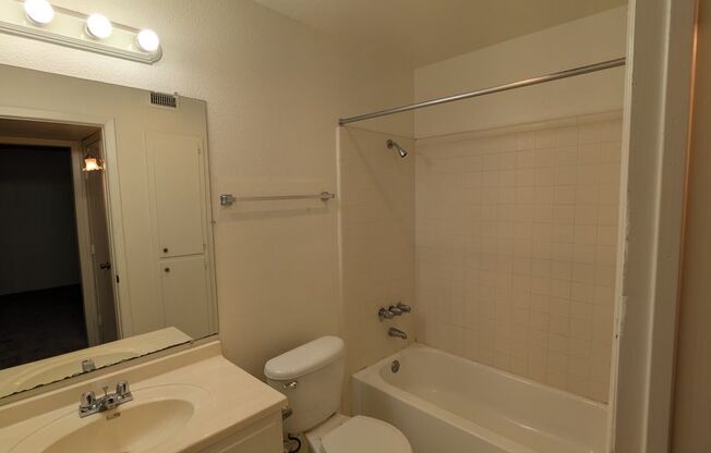 1 bed, 1 bath, 784 sqft, $790, Unit 51-B