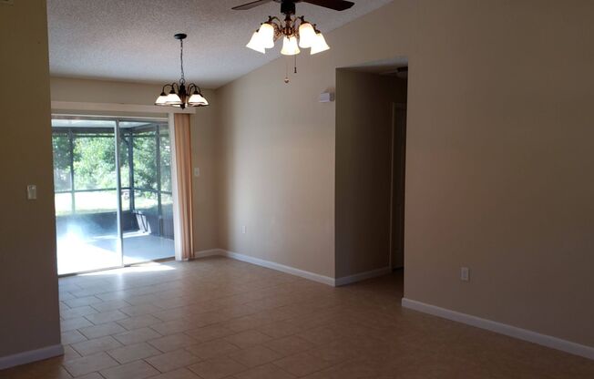 2 Bed, 2 bath minutes from downtown Mt Dora & Tavares.