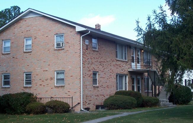 2 beds, 1 bath, 903 sqft, $1,290, Unit D-3