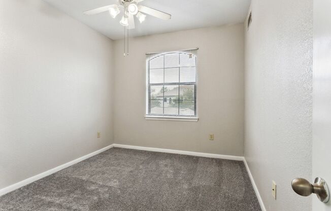 2 beds, 1 bath, 787 sqft, $1,082
