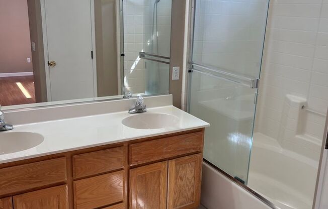 3 Bedroom/2 Full Bathrooms Stockton
