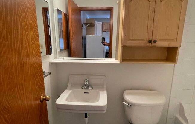 Studio, 1 bath, 350 sqft, $1,300, Unit 9