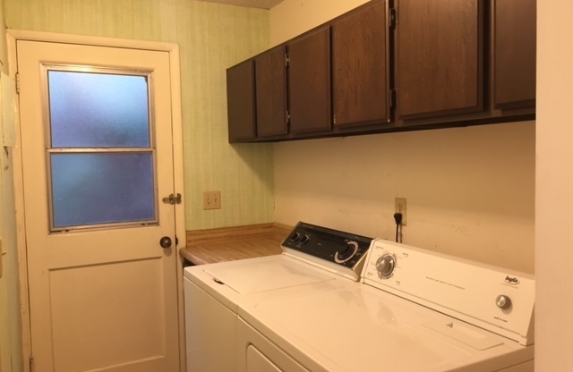 3 beds, 2 baths, $4,000