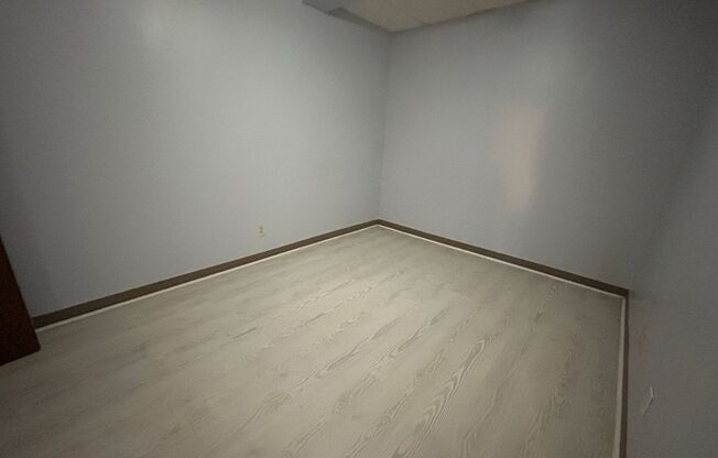 2 beds, 1 bath, 1,200 sqft, $650, Unit 401