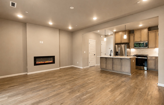 Luxury Townhome for Lease at the Courtyards at Hidden Crest - 13113 NE 71st Pl