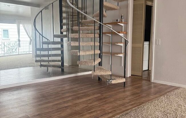 San Pedro Square - West Campus - Townhome - Old School Luxery - W/D - Fireplace - Updated Kitchen - $2200
