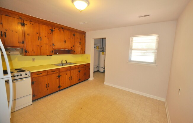 2 Bedroom 1 Bath Duplex located in Hampton