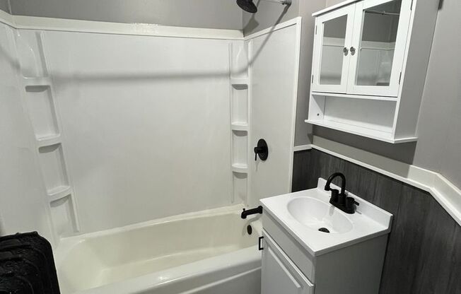 2 beds, 1 bath, $1,350, Unit Unit 2 (Upper)