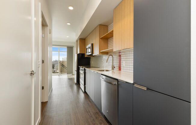 Studio, 1 bath, 453 sqft, $1,975, Unit 603