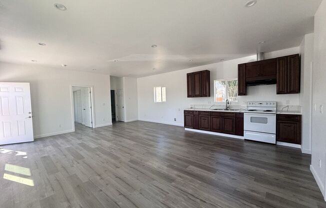 2377 Del Rosa Ave