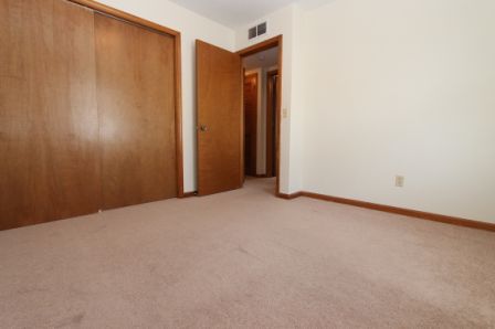 2 beds, 1 bath, $895, Unit APT. 3