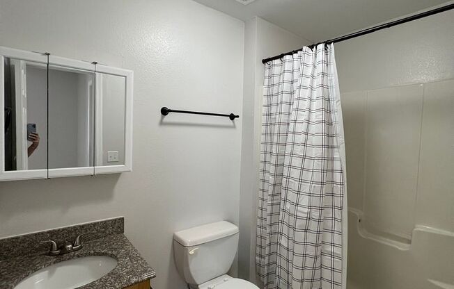 2 beds, 2 baths, $1,100, Unit 6513