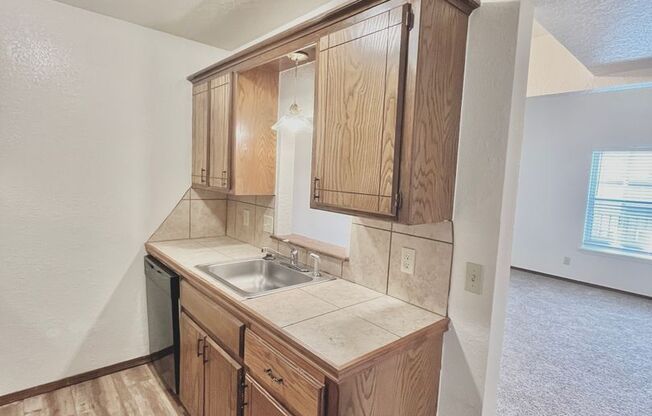 2 beds, 1 bath, 850 sqft, $825, Unit 7B