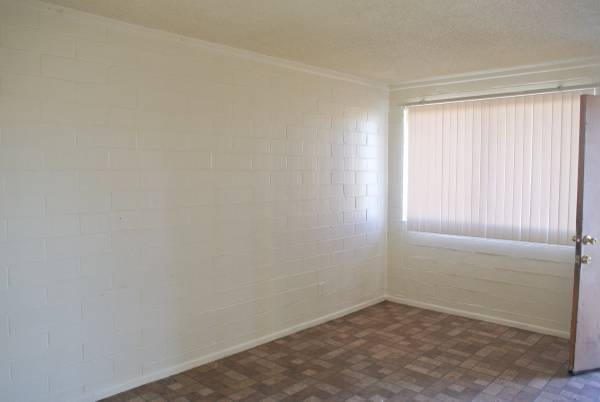 109 E BRINKER DR