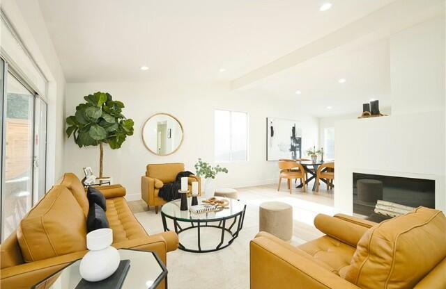 7221 FALLBROOK AVE