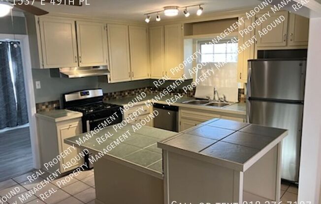 1537 E 49 PL