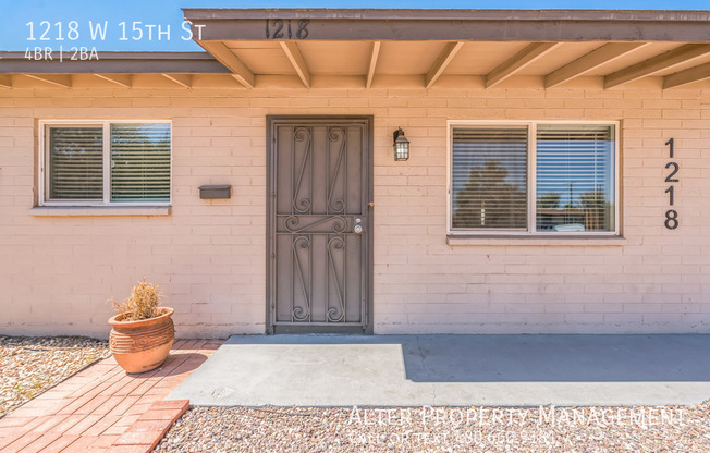 1218 W 15 ST