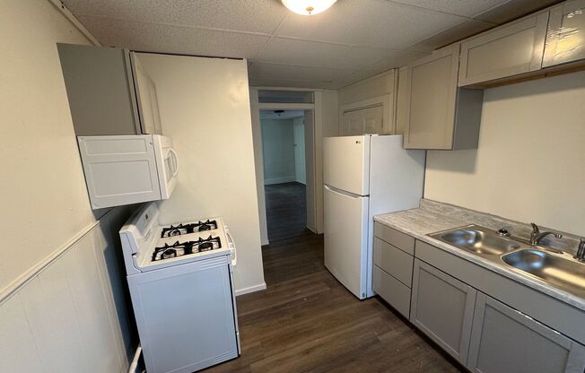 1 bed, 1 bath, 650 sqft, $765, Unit 7218-A (1F)