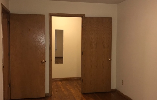 2 beds, 1 bath, 800 sqft, $1,400, Unit 2D