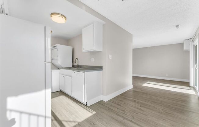 2 beds, 2 baths, 860 sqft, $1,645, Unit 03A