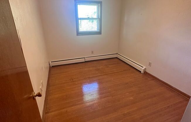 3 beds, 1.5 baths, 1,100 sqft, $1,980, Unit F-1