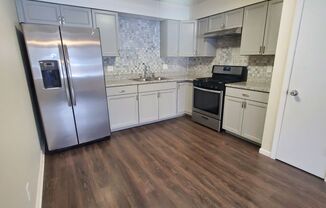 2 beds, 1 bath, $1,100, Unit 8