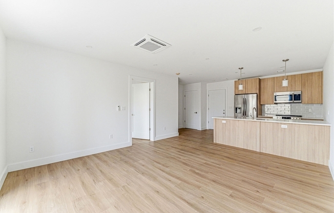 1 bed, 1 bath, 670 sqft, $3,500, Unit 606