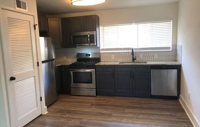 2 beds, 1 bath, 700 sqft, $1,750, Unit 218-07